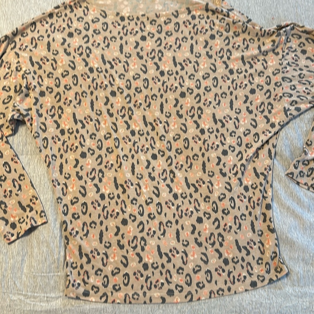 White birch size small leopard print dolman sleeve shirt